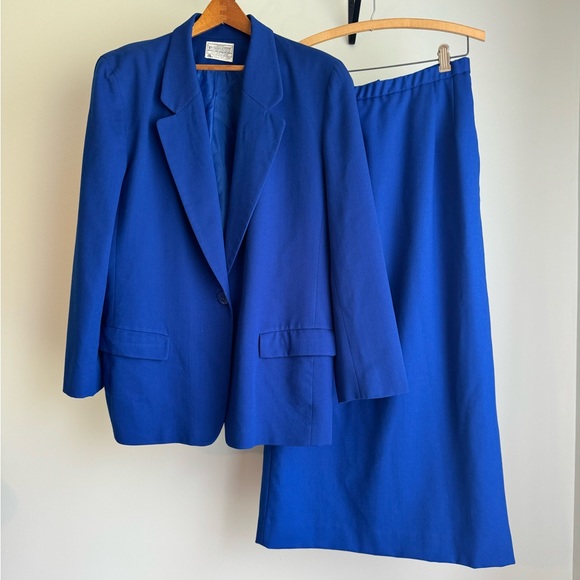 Pendleton women’s blazer and skirt set. - Picture 9 of 13
